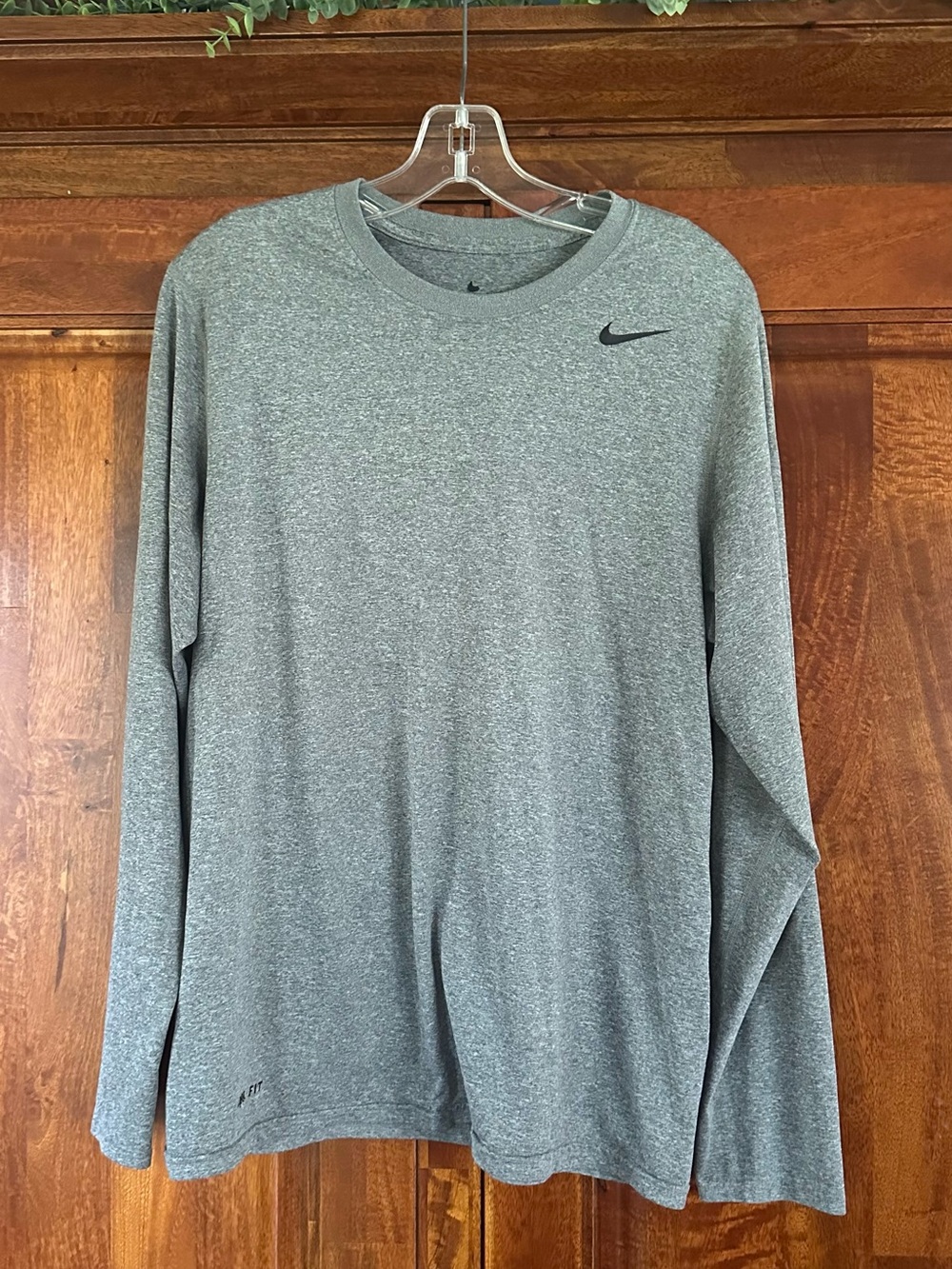 Nike Gray Heather Long-Sleeve Athletic Crew Neck Shirt